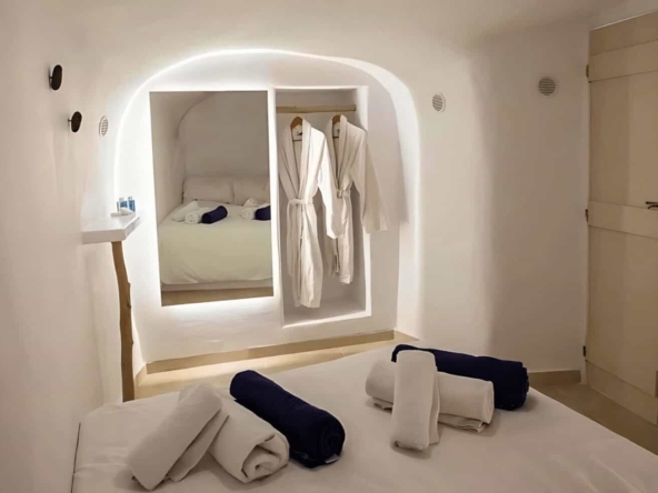 Villa-with-amazing-Views-in-Santorini-Greece-11