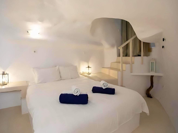 Villa-with-amazing-Views-in-Santorini-Greece-12