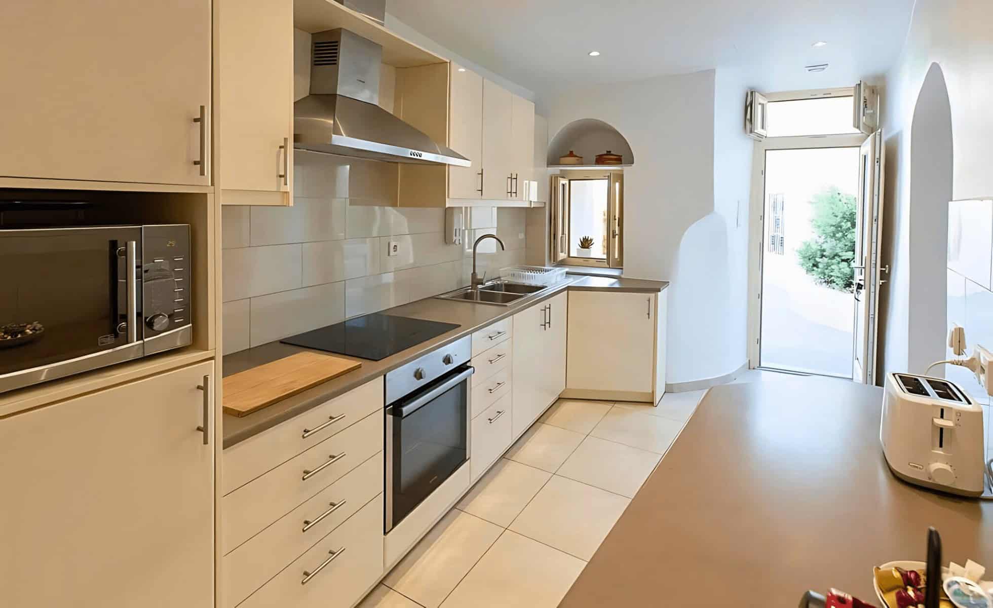 Villa-with-amazing-Views-in-Santorini