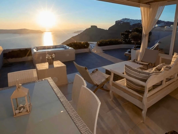 Villa-with-amazing-Views-in-Santorini-Greece-2