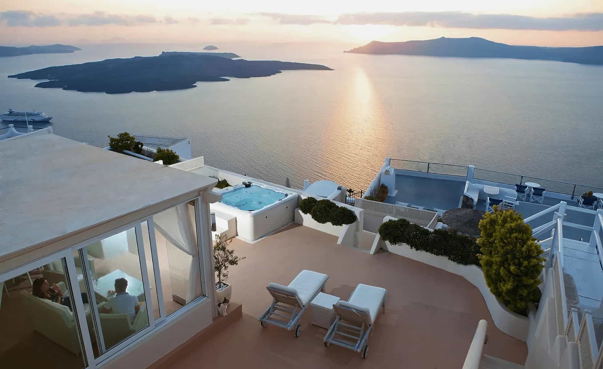 Villa-with-amazing-Views-in-Santorini