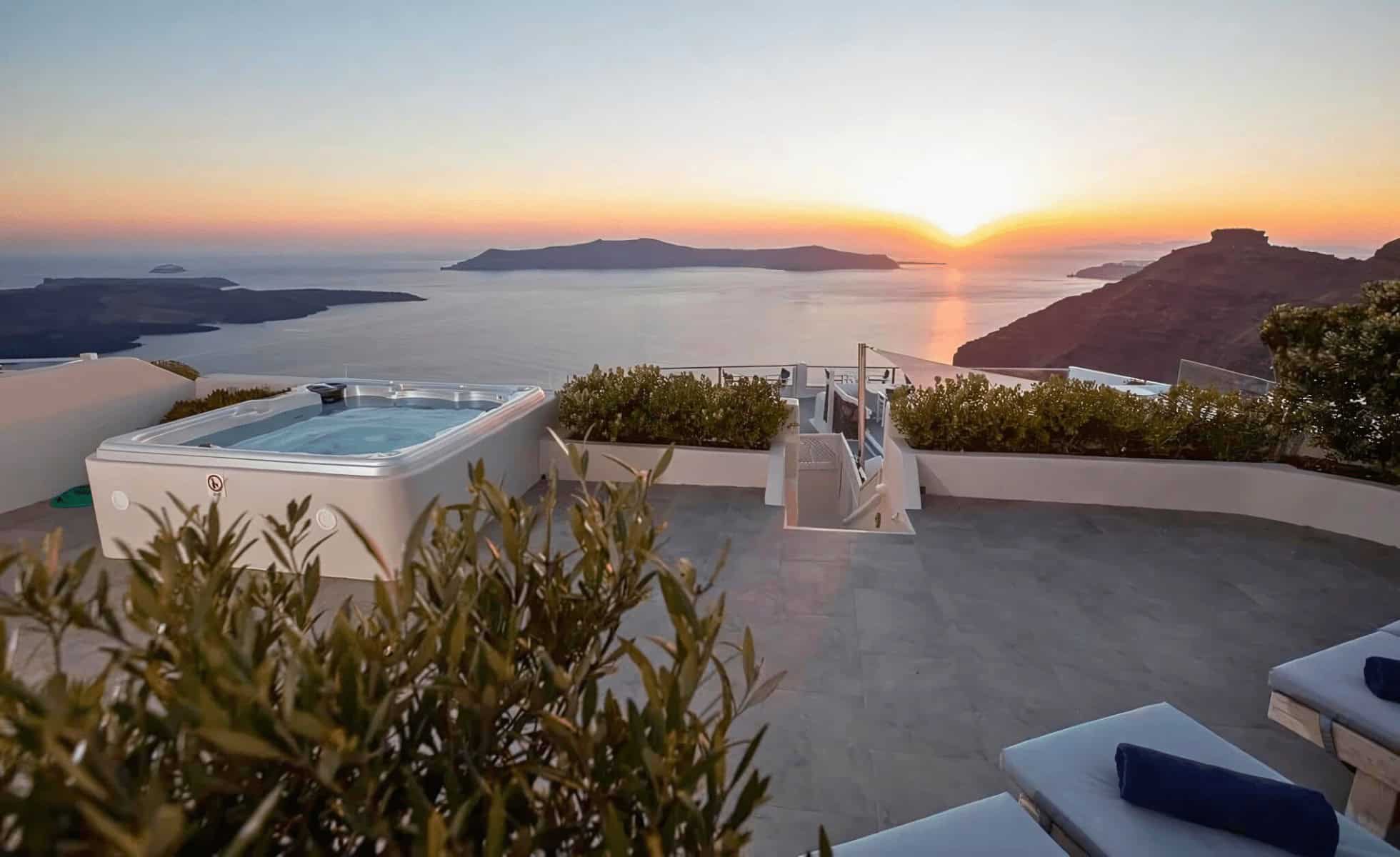 Villa-with-amazing-Views-in-Santorini