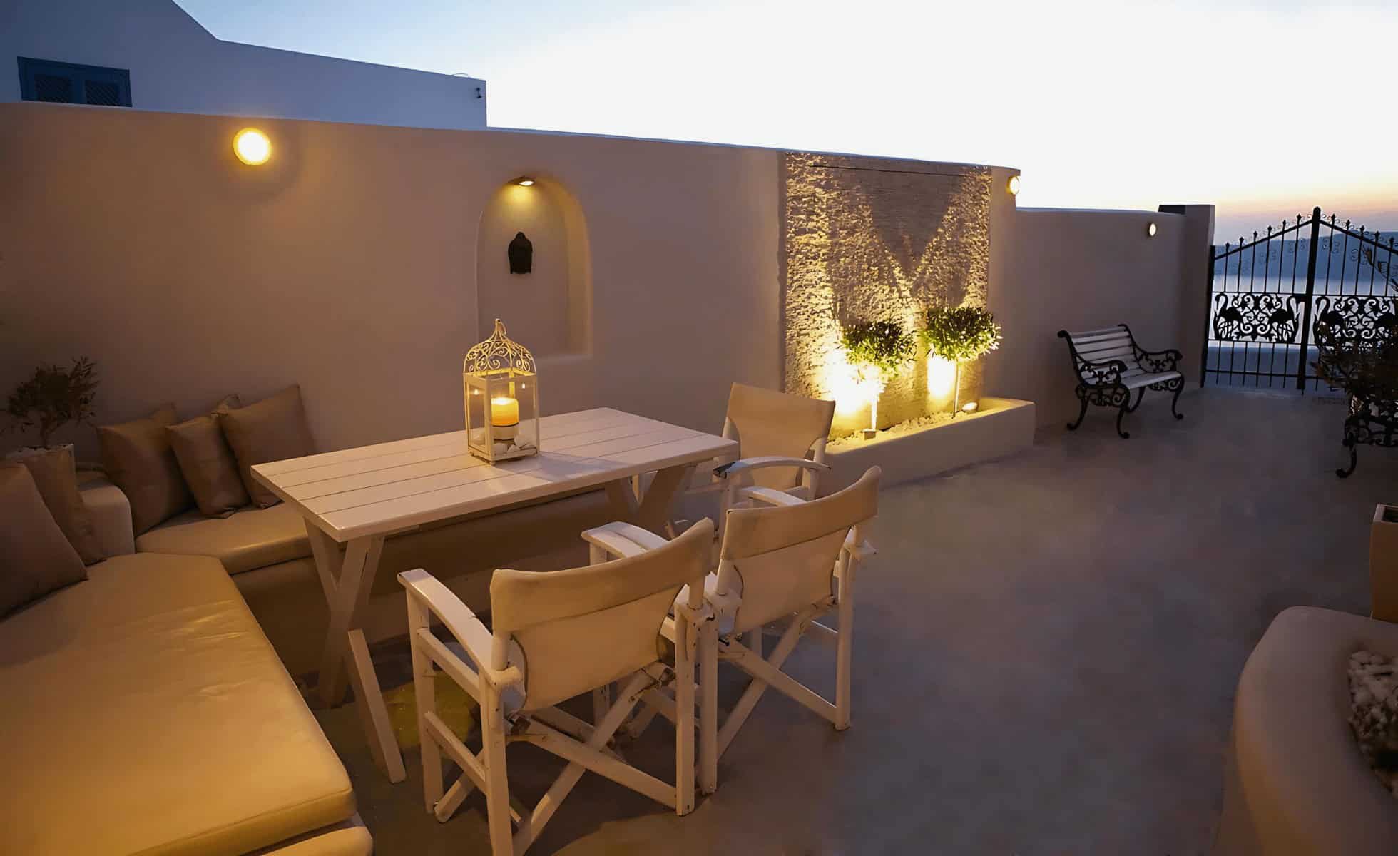 Villa-with-amazing-Views-in-Santorini