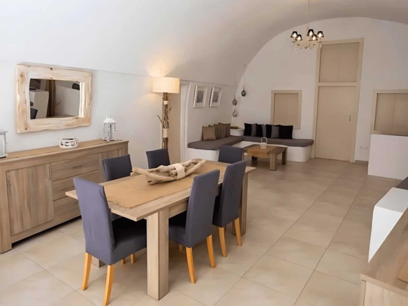 Villa-with-amazing-Views-in-Santorini-Greece-6