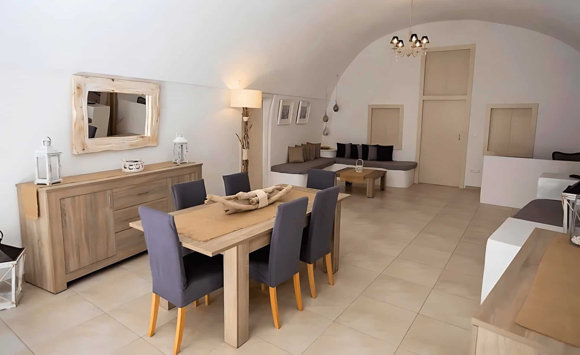 Villa-with-amazing-Views-in-Santorini