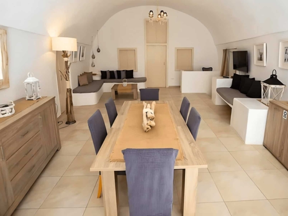 Villa-with-amazing-Views-in-Santorini-Greece-8