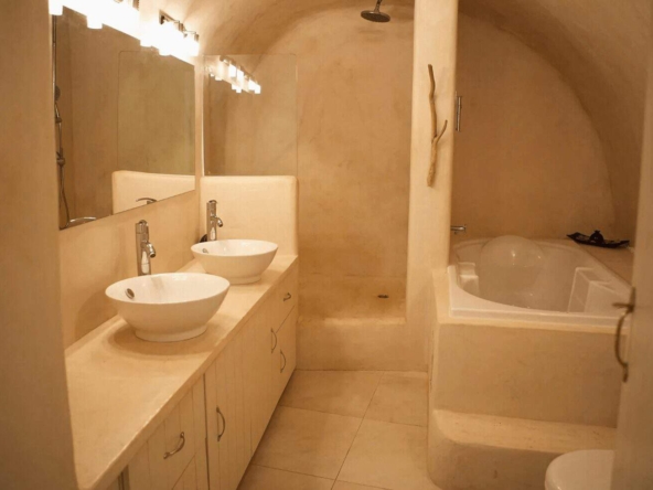 Villa-with-amazing-Views-in-Santorini-Greece-9