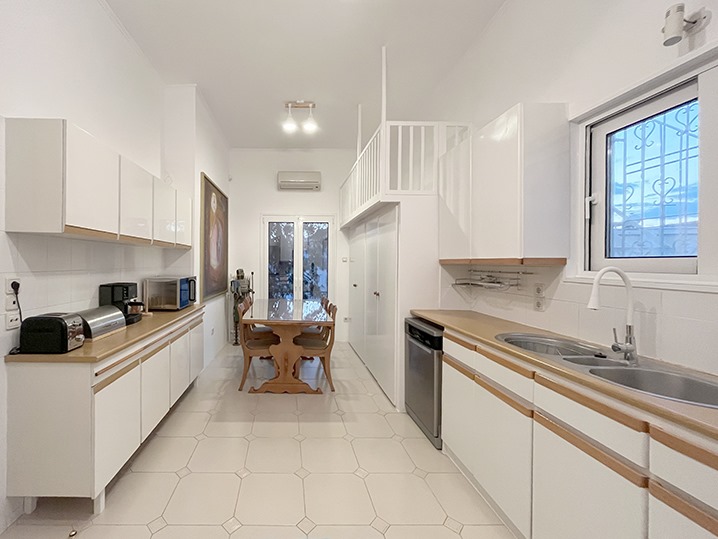 Luxury apartment for rent in the area of Papagou